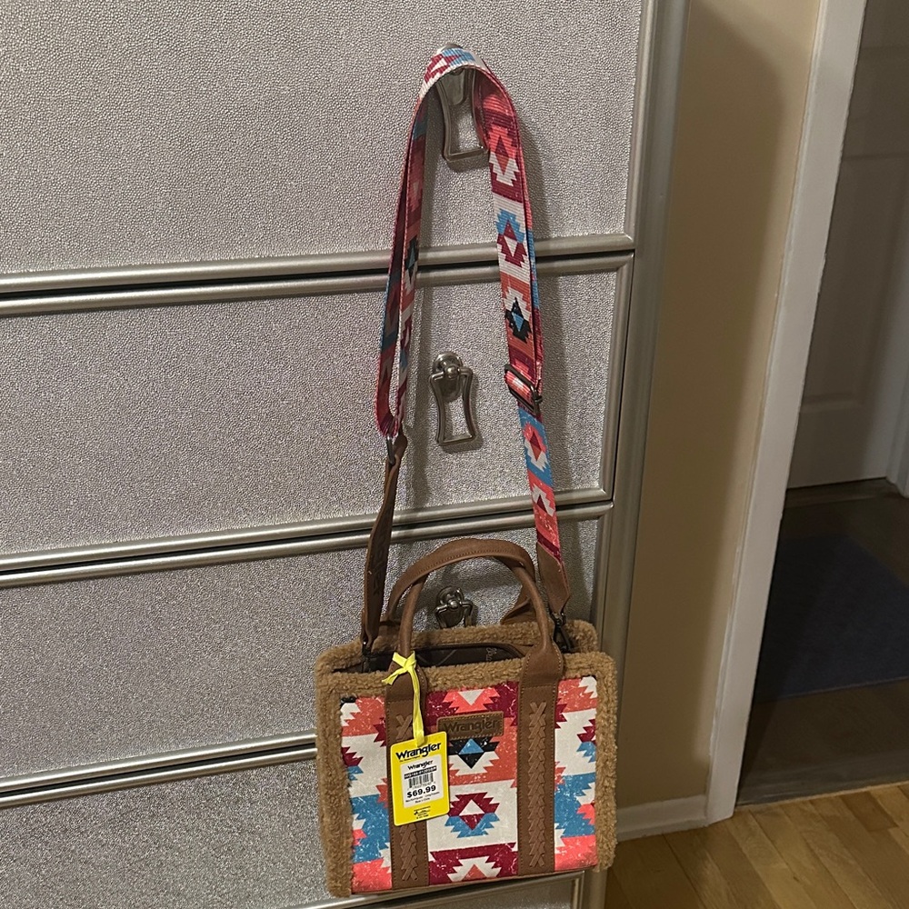 Wrangler Aztec Pattern Purse - Picture 5 of 7